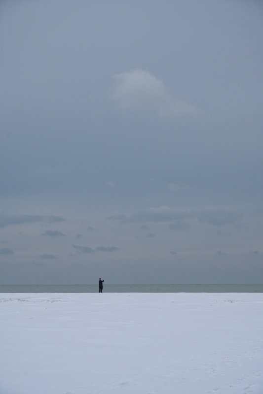 Ouistreham : neige sur la plage et le&nbsp;port